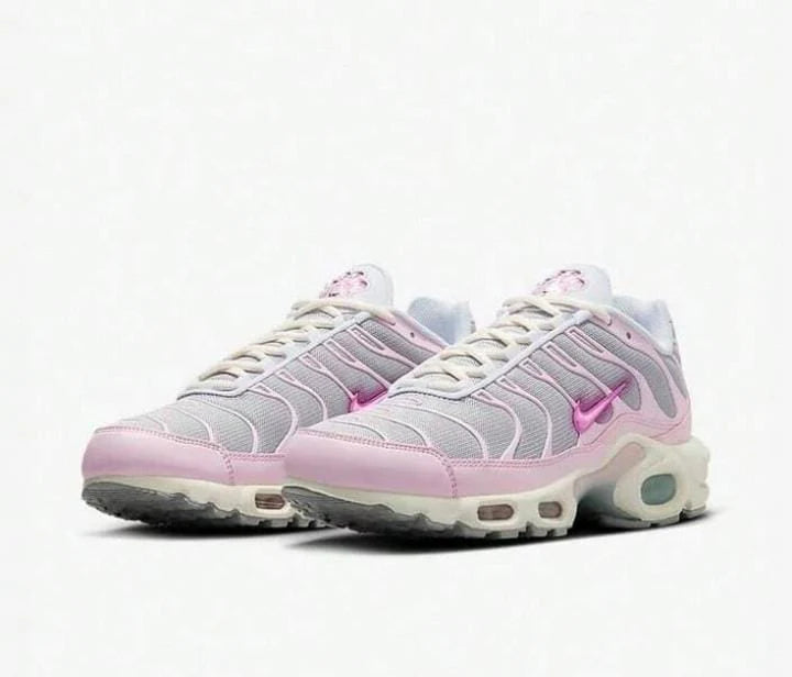 NIKE Women's AIR MAX PLUS